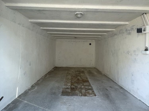 Дава се под наем Гараж / Паркомясто в Разград, Център - 18 кв.м за 76.5 € - Снимка #1