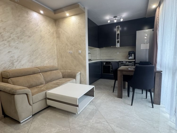 Тристаен апартамент в Пловдив, Христо Смирненски - 90 кв.м за 1945 €/кв.м - Снимка #1