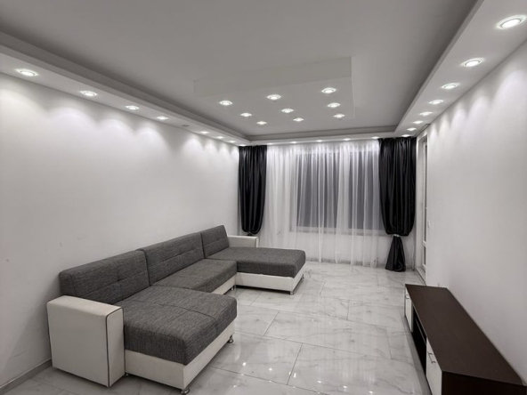 Дава се под наем Двустаен апартамент в София, Връбница 2 - 80 кв.м за 612 € - Снимка #1