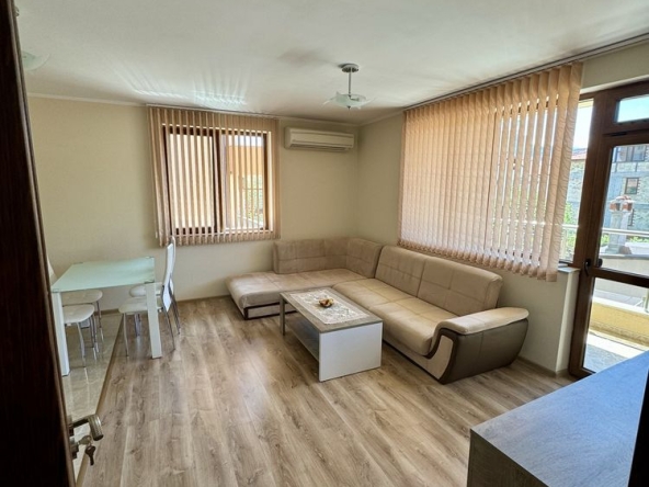 Дава се под наем Двустаен апартамент в Асеновград - 70 кв.м за 357 € - Снимка #1