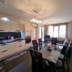 Дава се под наем Тристаен апартамент в к.к. Св.Св. Константин и Елена - 105 кв.м за 1000 € - Снимка #1