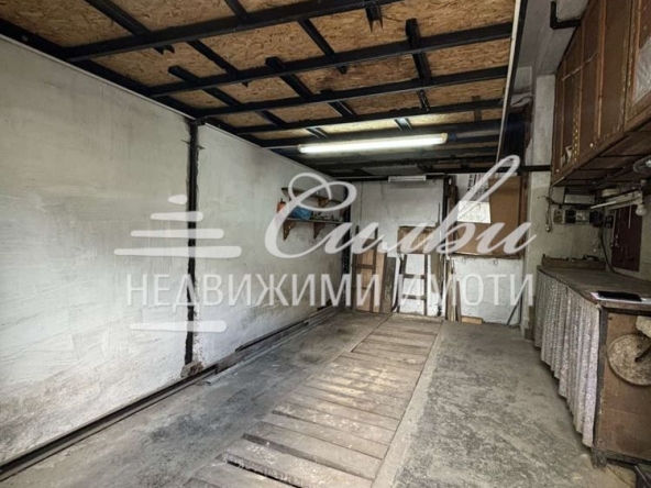 Дава се под наем Гараж / Паркомясто в Шумен, Център - 16 кв.м за 51 € - Снимка #1