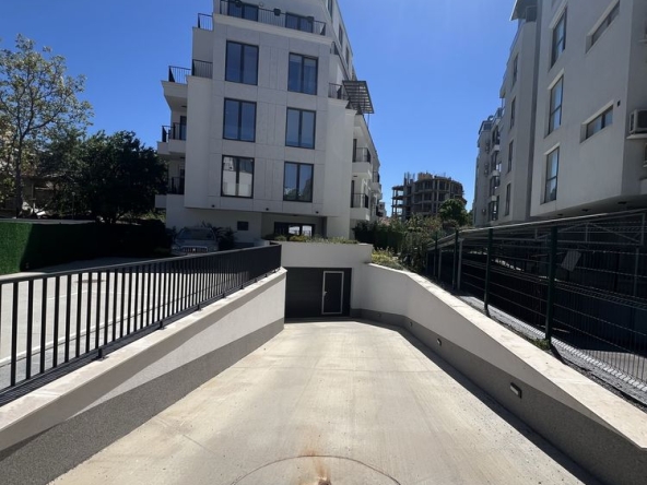 Дава се под наем Гараж / Паркомясто в София, Кръстова вада - 18 кв.м за 102 € - Снимка #1