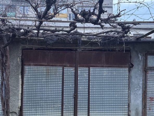 Дава се под наем Гараж / Паркомясто в Каспичан - 15 кв.м за 25.5 € - Снимка #1