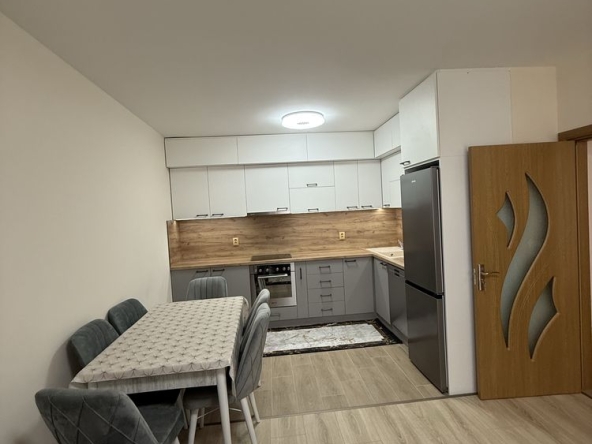 Дава се под наем Двустаен апартамент в Варна, Базар Левски - 55 кв.м за 650 € - Снимка #1