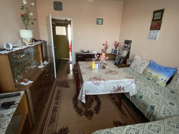 Тристаен апартамент в Карнобат - 82 кв.м за 800 €/кв.м - Снимка #1