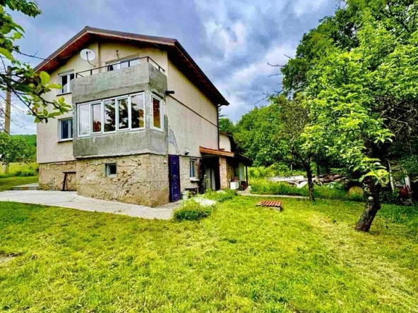 Къща в Костинброд - 1 кв.м за 90000 €/кв.м - Снимка #1