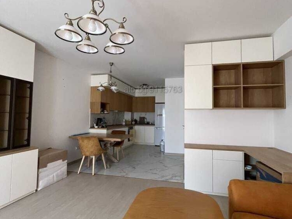 Двустаен апартамент в София, Белите брези - 76 кв.м за 2027 €/кв.м - Снимка #1
