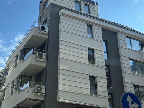 Тристаен апартамент в София, Банишора - 85 кв.м за 3648 €/кв.м - Снимка #1