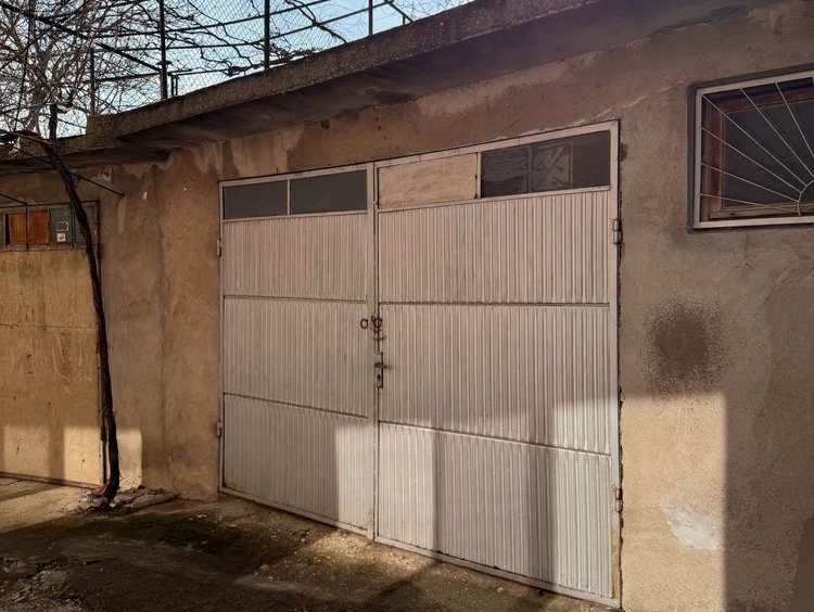 Гараж / Паркомясто в Горна Оряховица - 27 кв.м за 378 €/кв.м - Снимка #1
