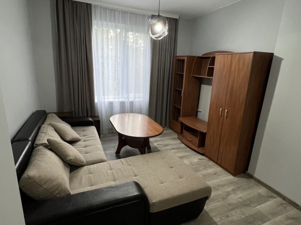 Дава се под наем Двустаен апартамент в Перник, Център - 75 кв.м за 382.5 € - Снимка #1