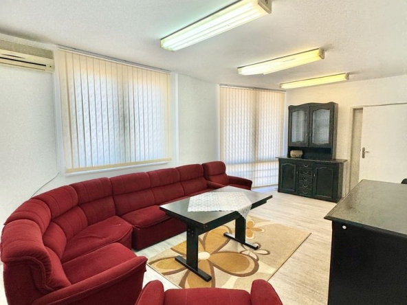 Дава се под наем Офис в Силистра, Малчика - 52 кв.м за 204 € - Снимка #1