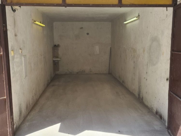 Дава се под наем Гараж / Паркомясто в София, Медицинска академия - 14 кв.м за 142.8 € - Снимка #1