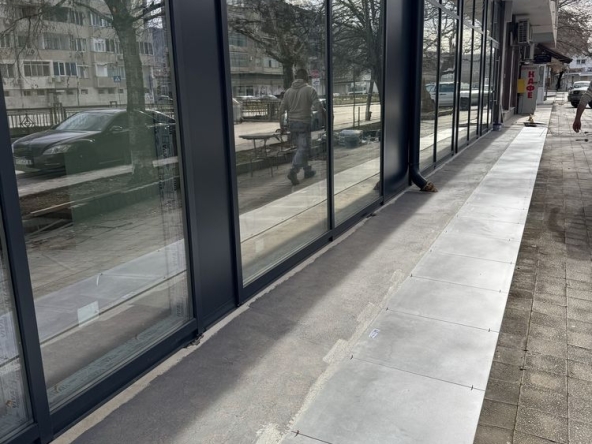 Дава се под наем Магазин в Провадия - 200 кв.м за 1098.54 € - Снимка #1