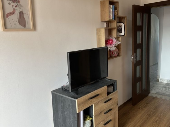 Дава се под наем Тристаен апартамент в Плевен, Сторгозия - 95 кв.м за 244.8 € - Снимка #1