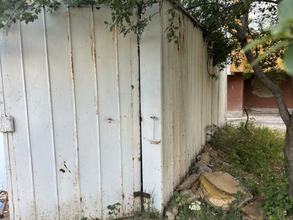 Гараж / Паркомясто в Сливен, Сини камъни - 25 кв.м за 14 €/кв.м - Снимка #1