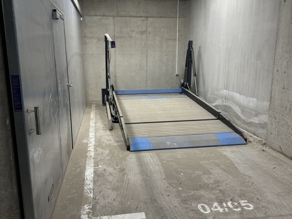 Дава се под наем Гараж / Паркомясто в София, Зона Б-18 - 1 кв.м за 5500 € - Снимка #1