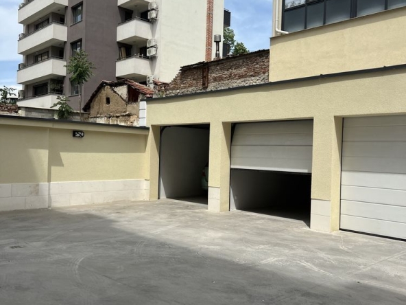 Дава се под наем Гараж / Паркомясто в Пловдив, Каменица 1 - 19 кв.м за 127.5 € - Снимка #1