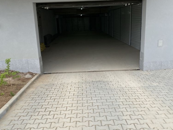 Дава се под наем Гараж / Паркомясто в София, Бъкстон - 18 кв.м за 127.5 € - Снимка #1