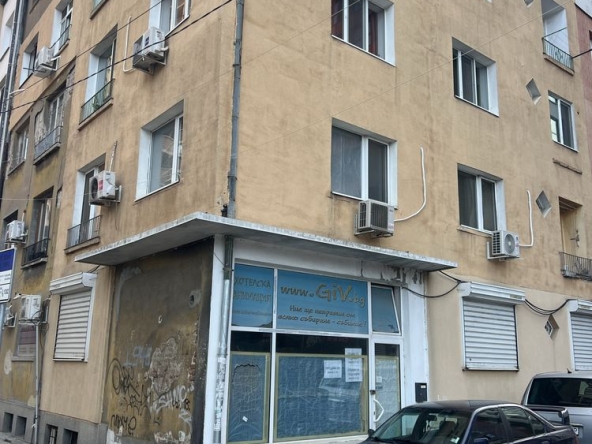 Дава се под наем Магазин в София, Център - 40 кв.м за 408 € - Снимка #1