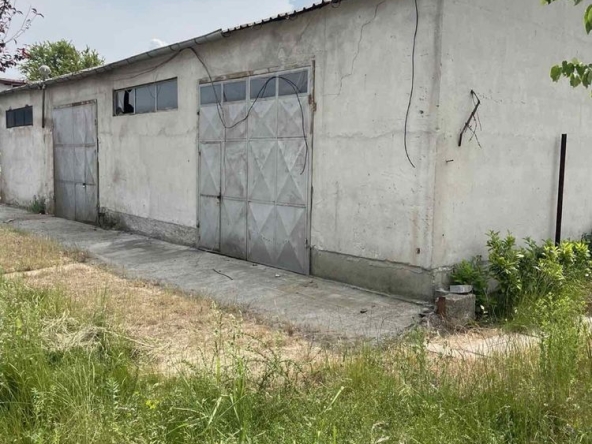 Промишлена сграда в София, в.з. Врана - Лозен - 300 кв.м за 26 €/кв.м - Снимка #1