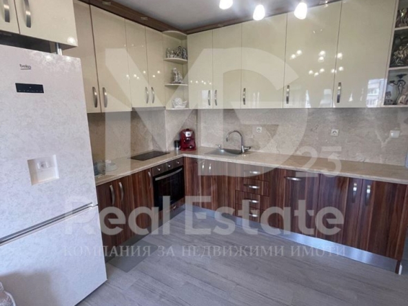 Тристаен апартамент в Пловдив, Коматевски възел - 101 кв.м за 1981 €/кв.м - Снимка #1