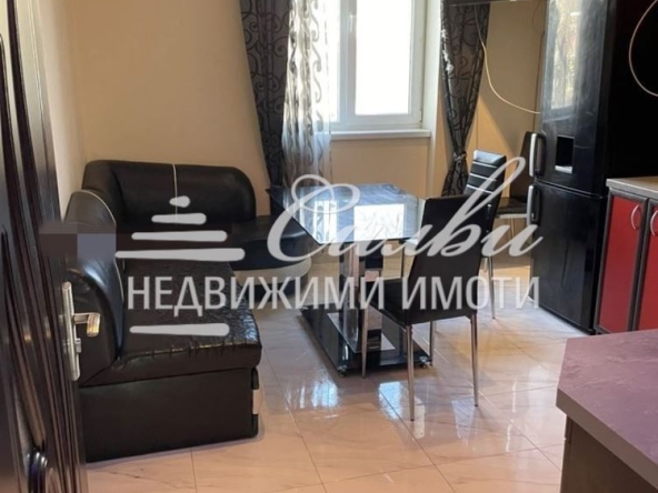 Дава се под наем Тристаен апартамент в Шумен, Херсон - 90 кв.м за 408 € - Снимка #1