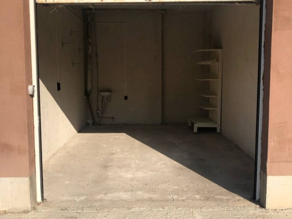 Дава се под наем Гараж / Паркомясто в Пазарджик, Руски - 24 кв.м за 51 € - Снимка #1