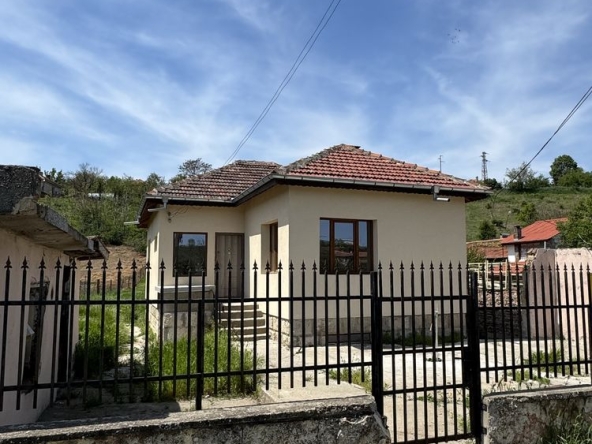 Къща в Русе, Средна кула - 75 кв.м за 1327 €/кв.м - Снимка #1