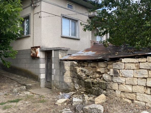 Къща в с. Брестовица, Област Русе - 1500 кв.м за 16 €/кв.м - Снимка #1