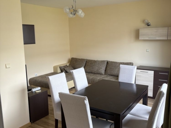 Дава се под наем Тристаен апартамент в с. Приселци, Област Варна - 80 кв.м за 714 € - Снимка #1