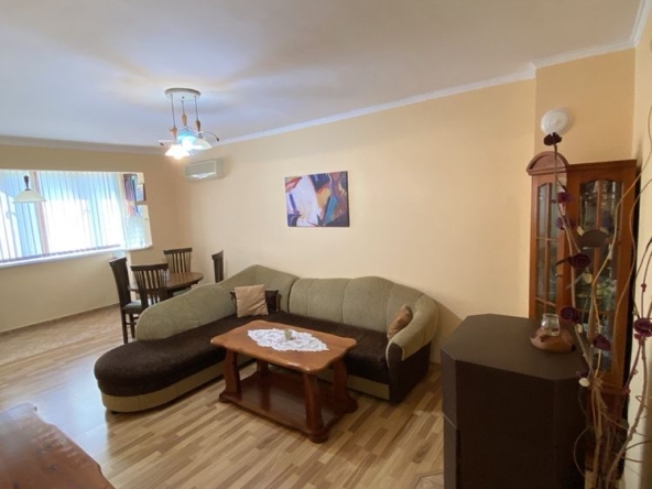 Дава се под наем Тристаен апартамент в Асеновград - 65 кв.м за 306 € - Снимка #1