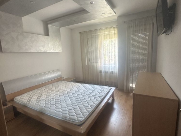 Дава се под наем Тристаен апартамент в Пловдив, Каменица 1 - 98 кв.м за 612 € - Снимка #1