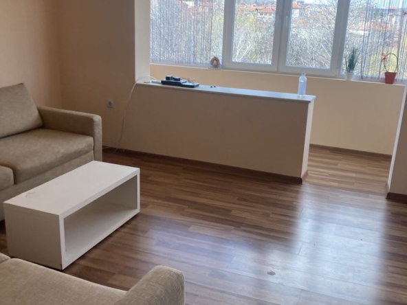 Дава се под наем Тристаен апартамент в Монтана, Жерави - 95 кв.м за 357 € - Снимка #1