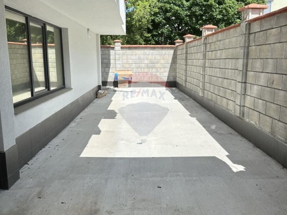 Дава се под наем Гараж / Паркомясто в Варна, Аспарухово - 42 кв.м за 102 € - Снимка #1