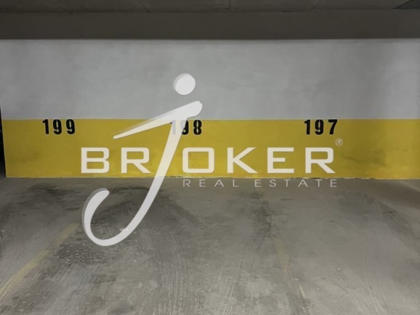 Дава се под наем Гараж / Паркомясто в Кърджали, Център - 18 кв.м за 40.8 € - Снимка #1