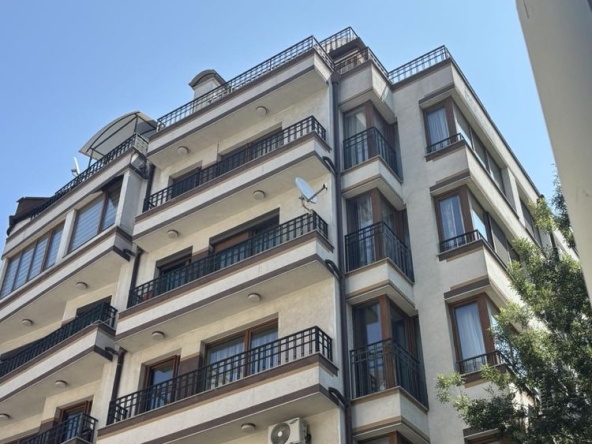 Тристаен апартамент в София, Банишора - 66 кв.м за 2561 €/кв.м - Снимка #1