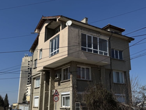 Етаж от къща в Разград, Житница - 420 кв.м за 237 €/кв.м - Снимка #1