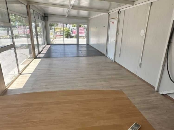 Дава се под наем Магазин в Пловдив, Тракия - 55 кв.м за 700 € - Снимка #1