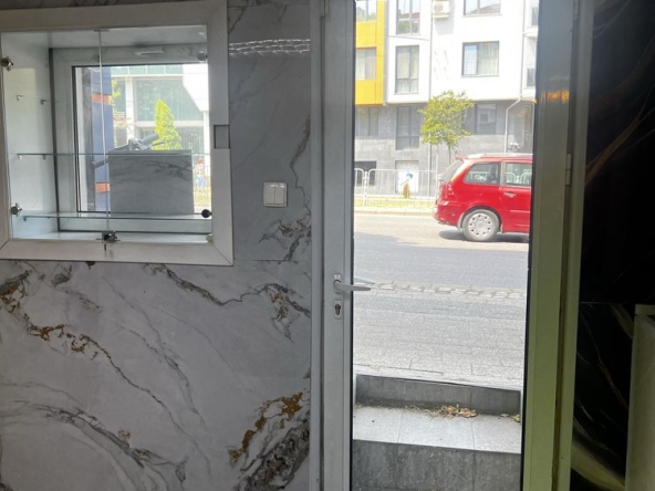 Дава се под наем Магазин в Пловдив, Каменица 1 - 17 кв.м за 306 € - Снимка #1