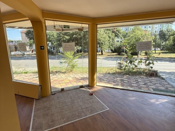 Дава се под наем Магазин в Димитровград - 110 кв.м за 290 € - Снимка #1