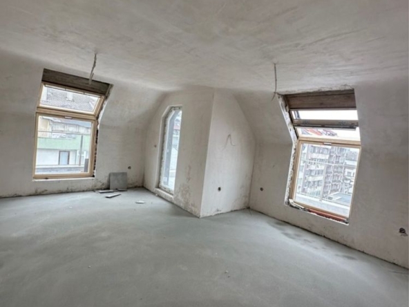 Тристаен апартамент в Варна, Колхозен пазар - 110 кв.м за 1500 €/кв.м - Снимка #1