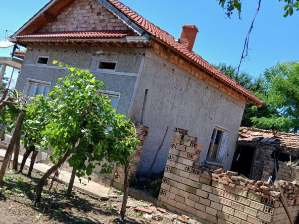 Къща в Тервел - 451 кв.м за 113 €/кв.м - Снимка #1