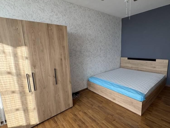 Дава се под наем Тристаен апартамент в Бургас, Славейков - 75 кв.м за 459 € - Снимка #1