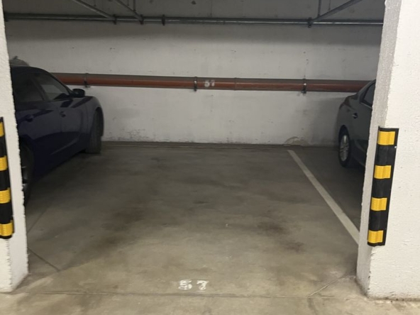 Дава се под наем Гараж / Паркомясто в София, Младост 4 - 17 кв.м за 96.9 € - Снимка #1