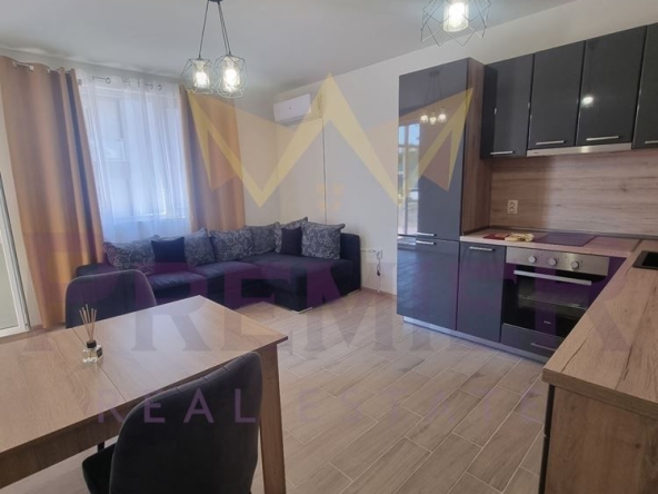 Дава се под наем Двустаен апартамент в Варна, м-т Пчелина - 55 кв.м за 510 € - Снимка #1