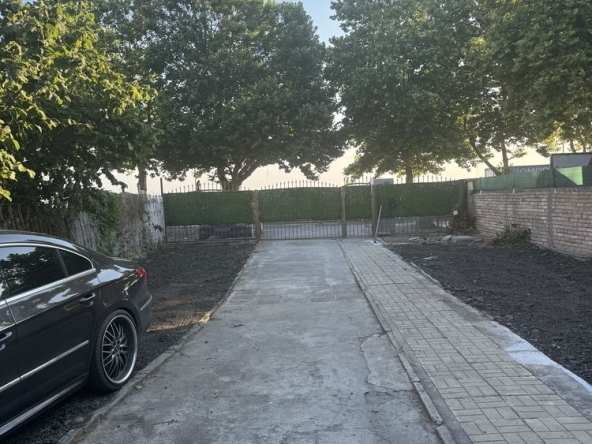 Дава се под наем Гараж / Паркомясто в Поморие - 300 кв.м за 10.2 € - Снимка #1