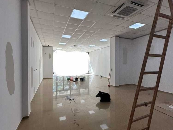 Дава се под наем Магазин в Пловдив, Тракия - 130 кв.м за 1300 € - Снимка #1