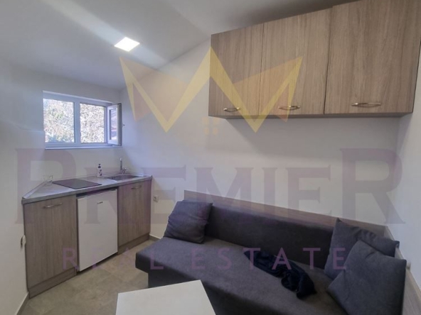 Дава се под наем Ателие в Варна, Гръцка махала - 15 кв.м за 153 € - Снимка #1