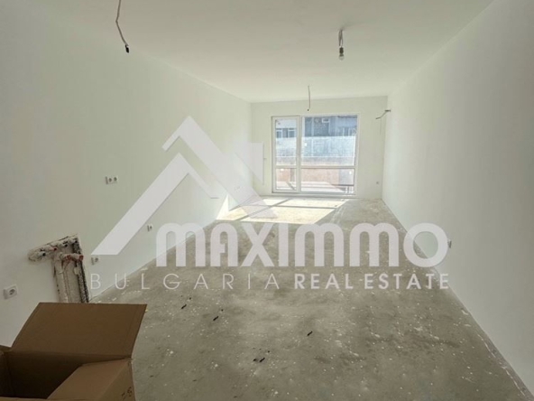 Тристаен апартамент в Варна, Цветен квартал - 101 кв.м за 1832 €/кв.м - Снимка #1